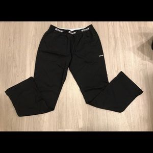 Black Greys Anatomy active fit scrubs- black